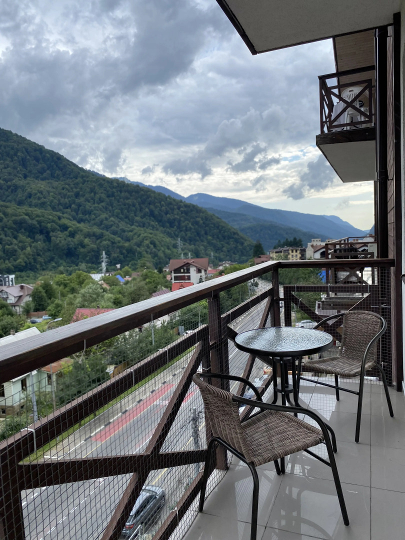 Апартаменты с Балконом у Подножия Хребта Аибга