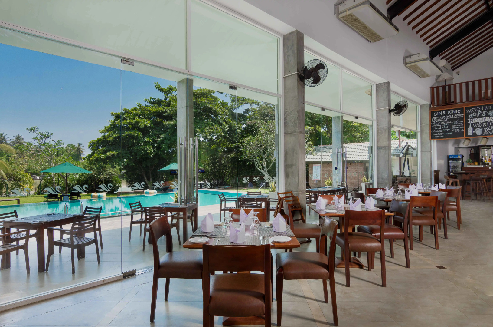 Курортный отель The South Lake