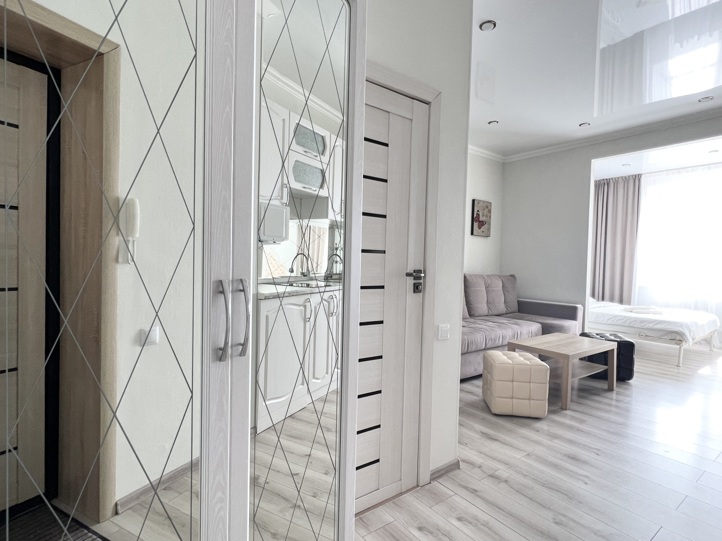 Апартаменты на Камзина 41/3 -1