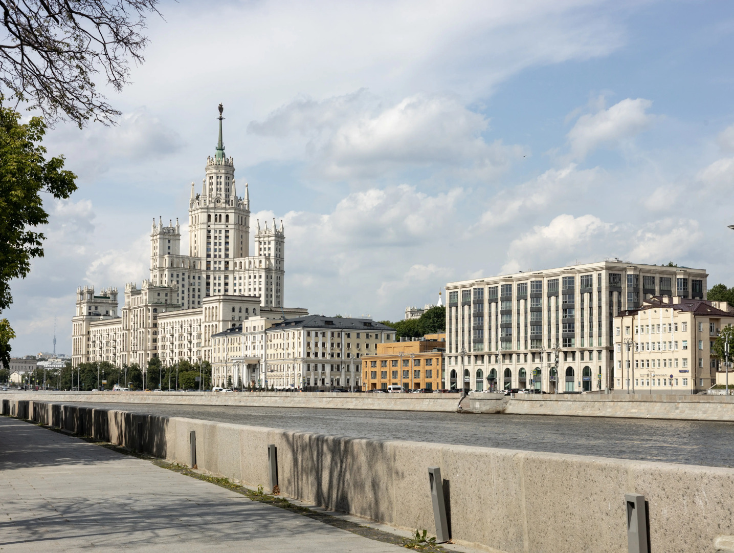 Квартира Видовая уютная на живописной набережной в центре столицы