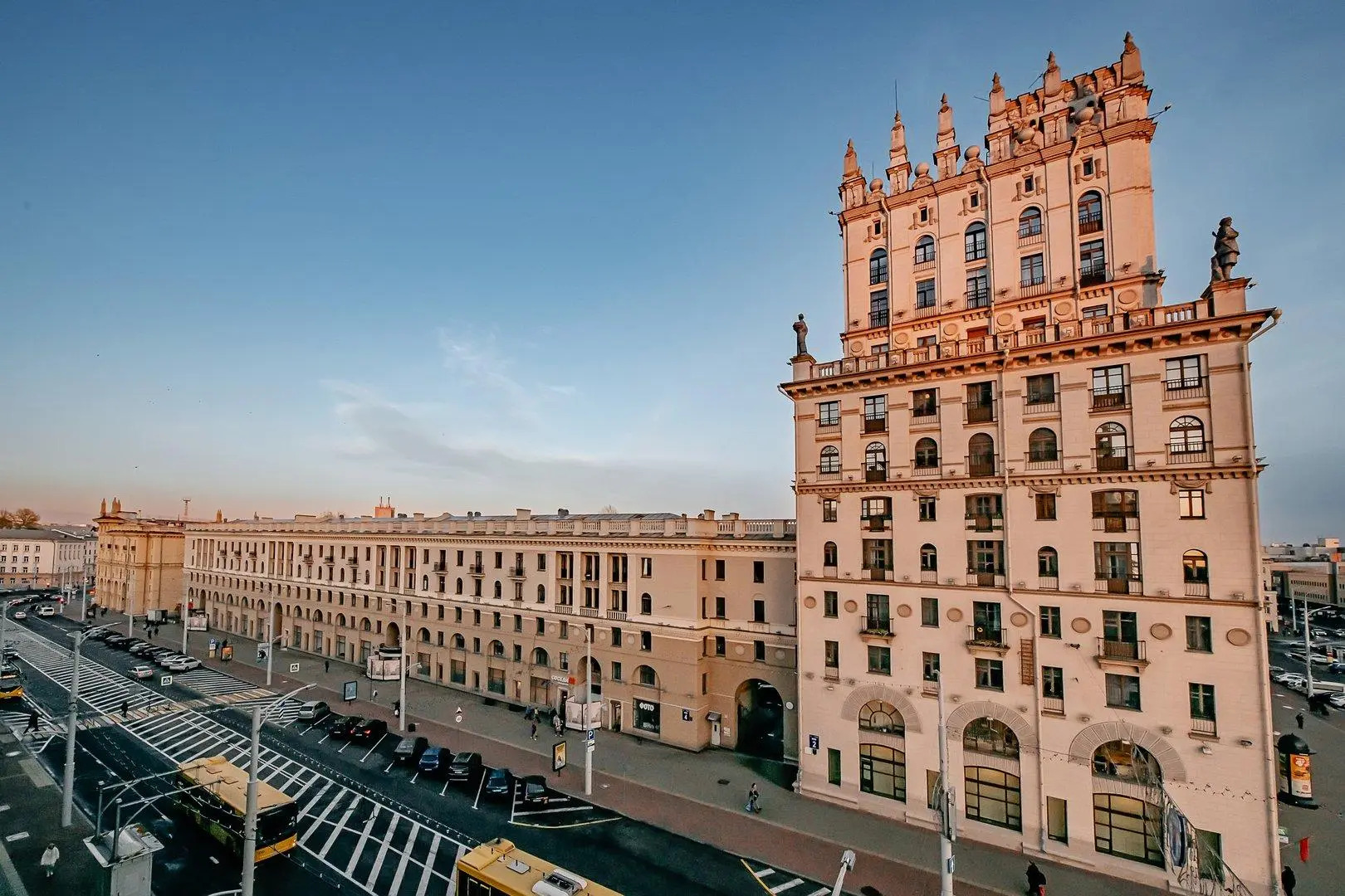 Апартаменты Стильная Студия в Башне Комплекса Ворота в Город