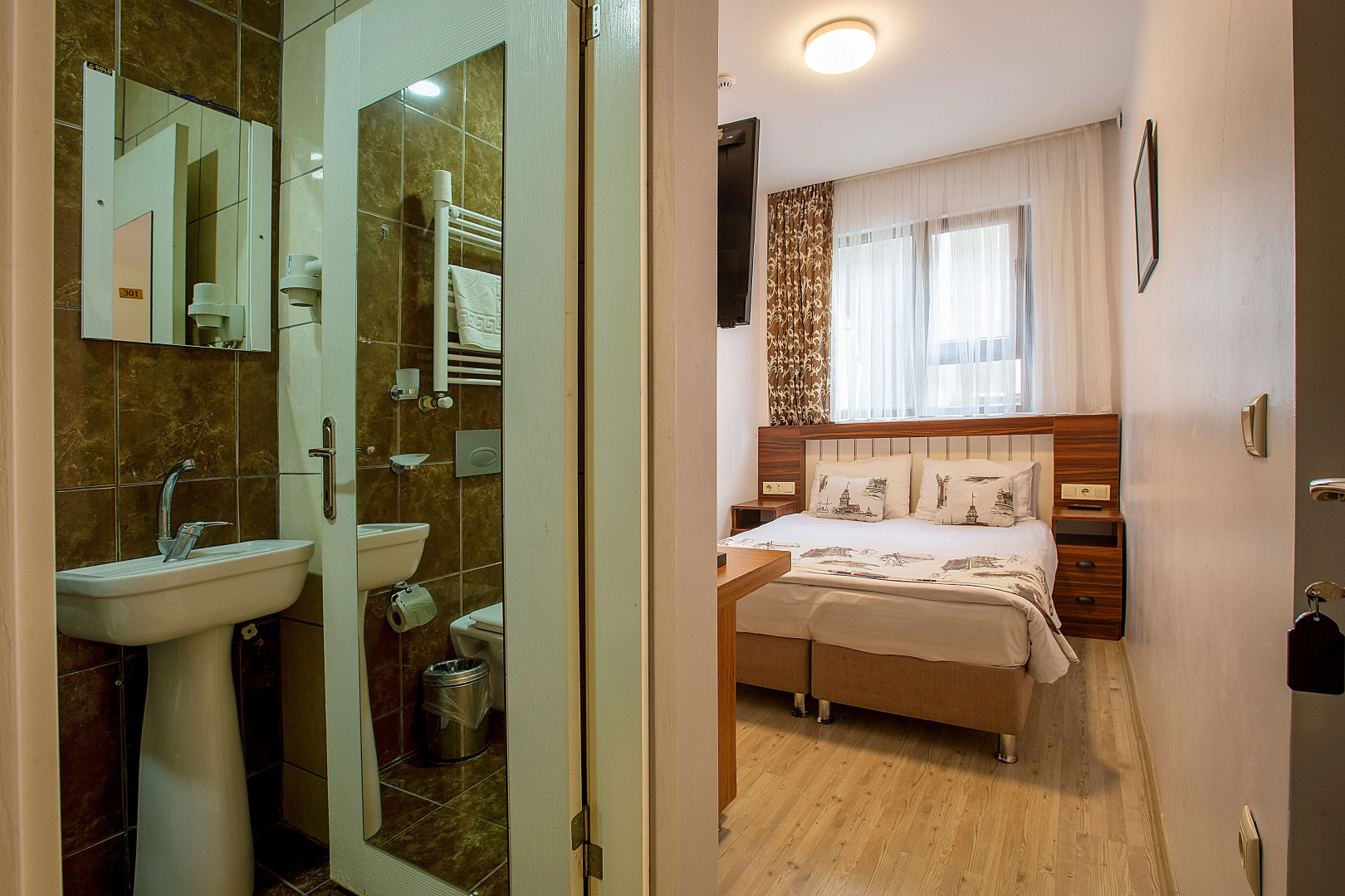 Отель Pera Sultan Suite