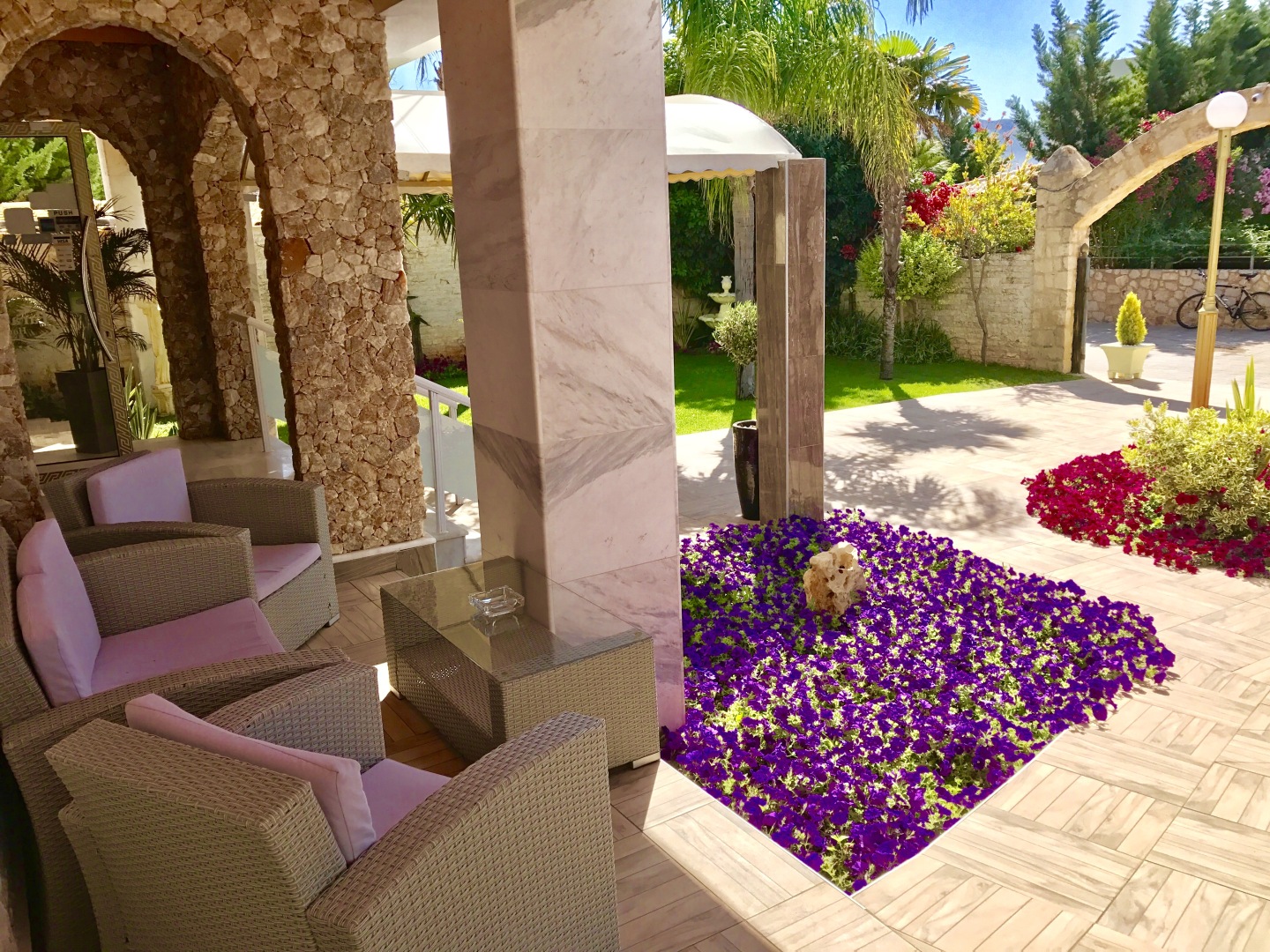 Отель Paradice Luxury Suites