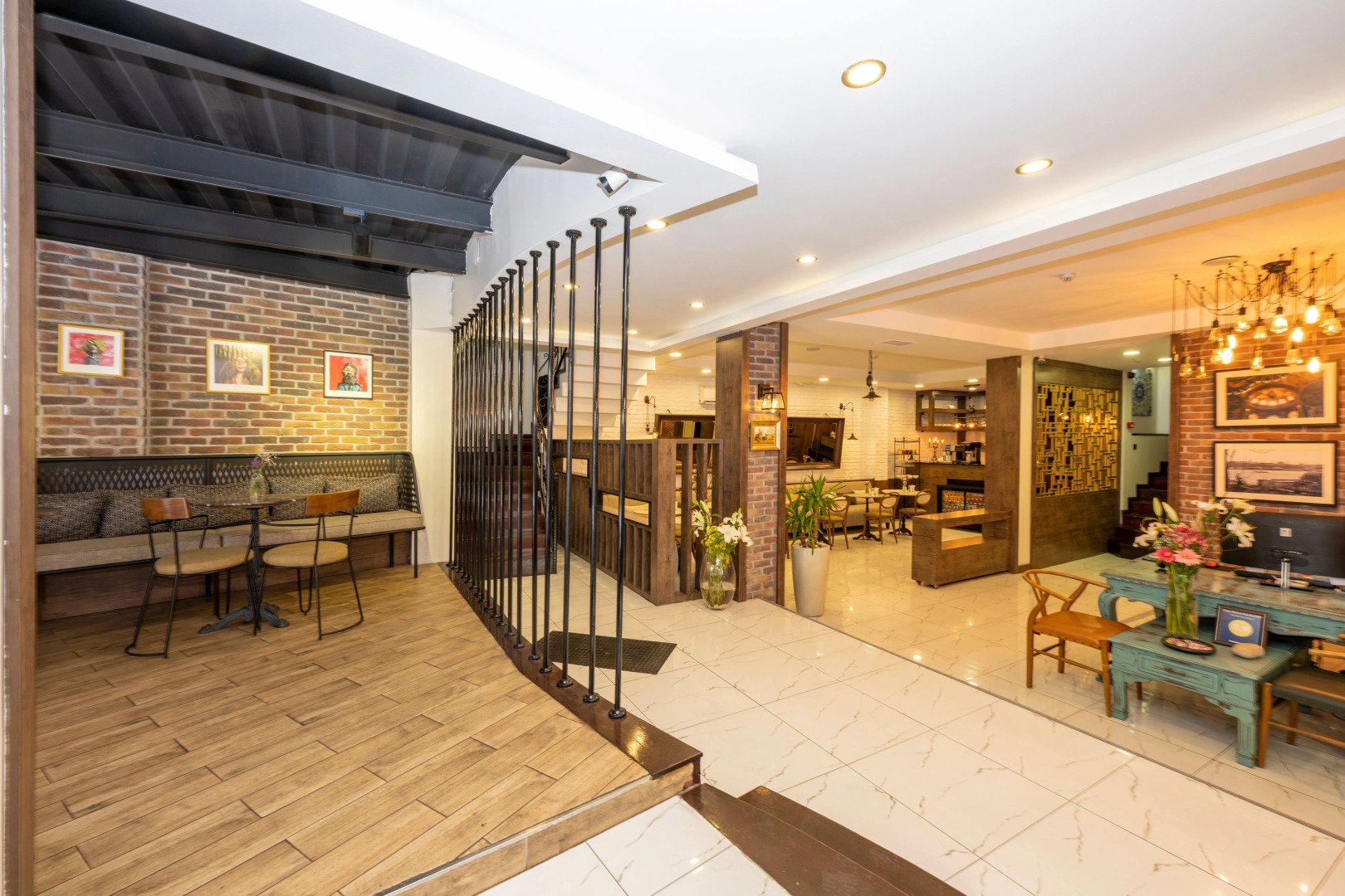 Отель The Marions Suite