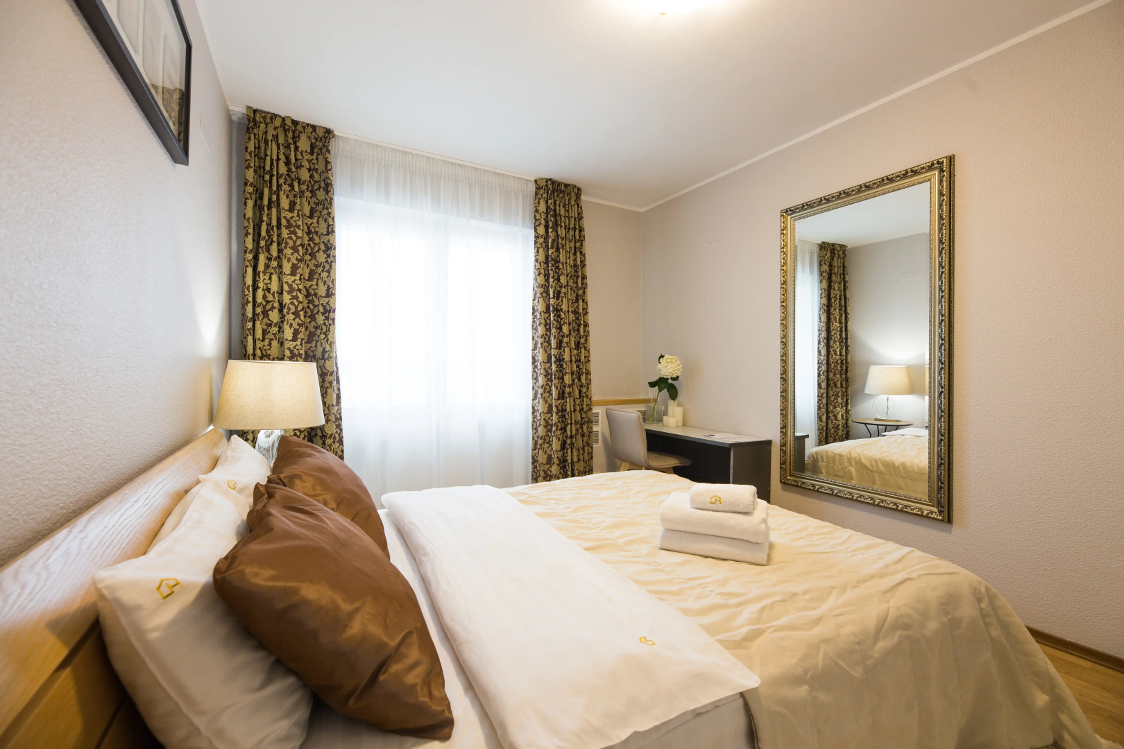 Апартаменты 4-комнатные HomeApart Сторожовская, 8