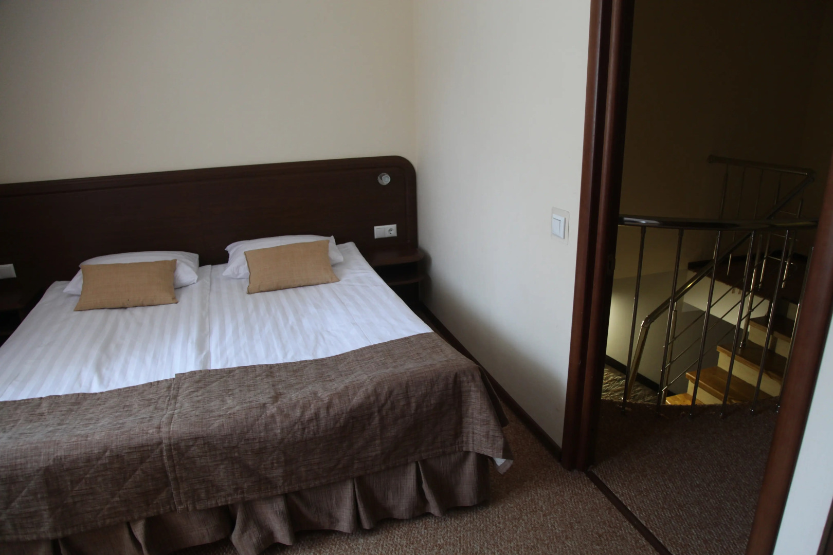 Отель Наступ