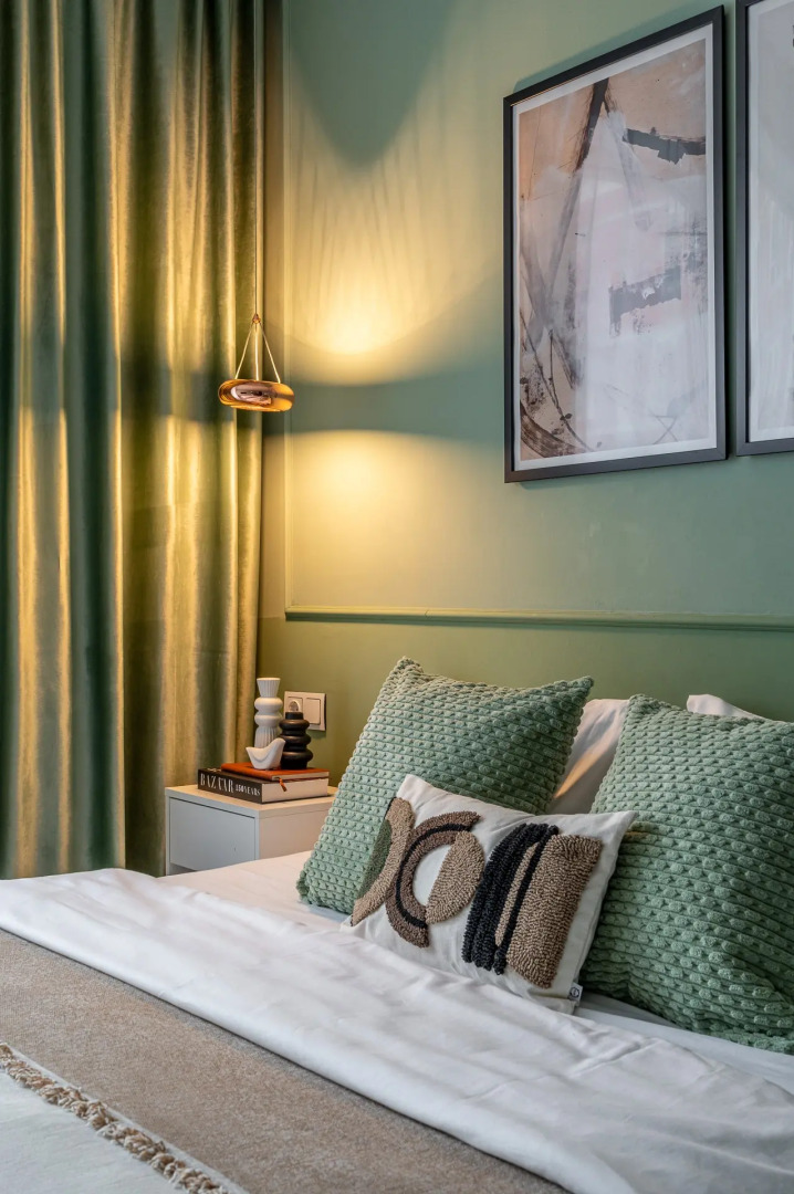 Студия у Метро Космонавтов