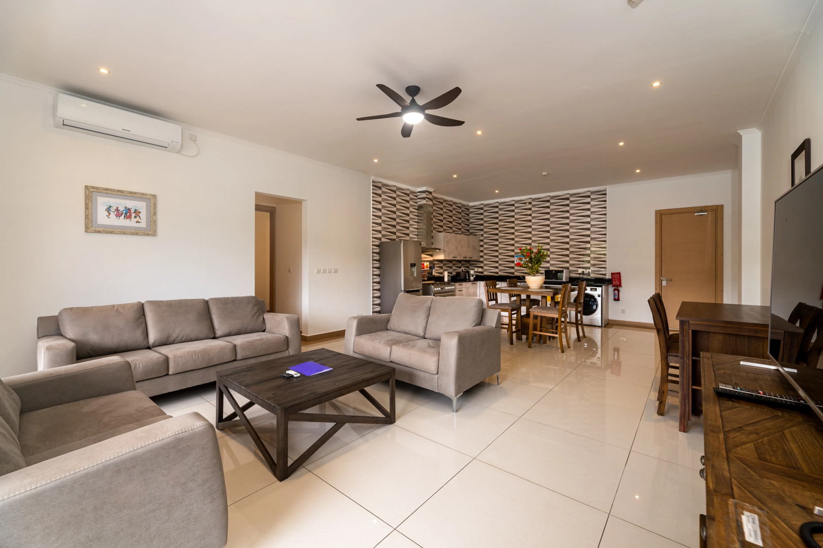 Апарт-отель Royale Suites Luxury Apartment