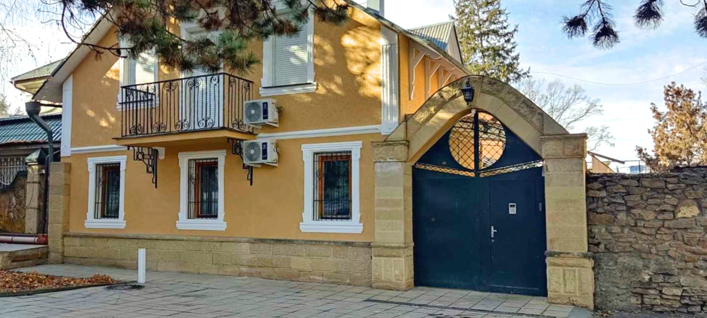 Частный Дом с Беседкой на Проспекте Дзержинского 25