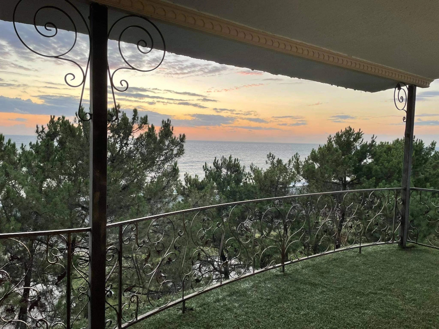 Отель Megobroba