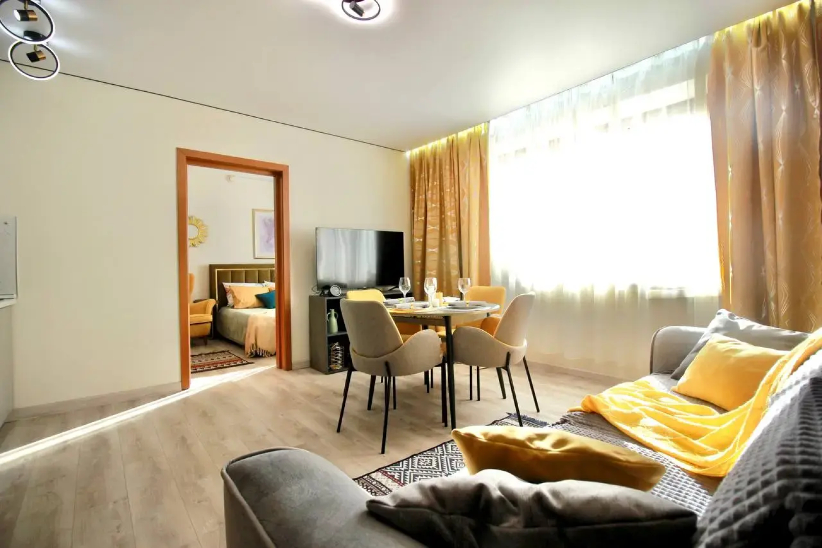 Апартаменты - Делюкc в Апарт-комплексе Виктория