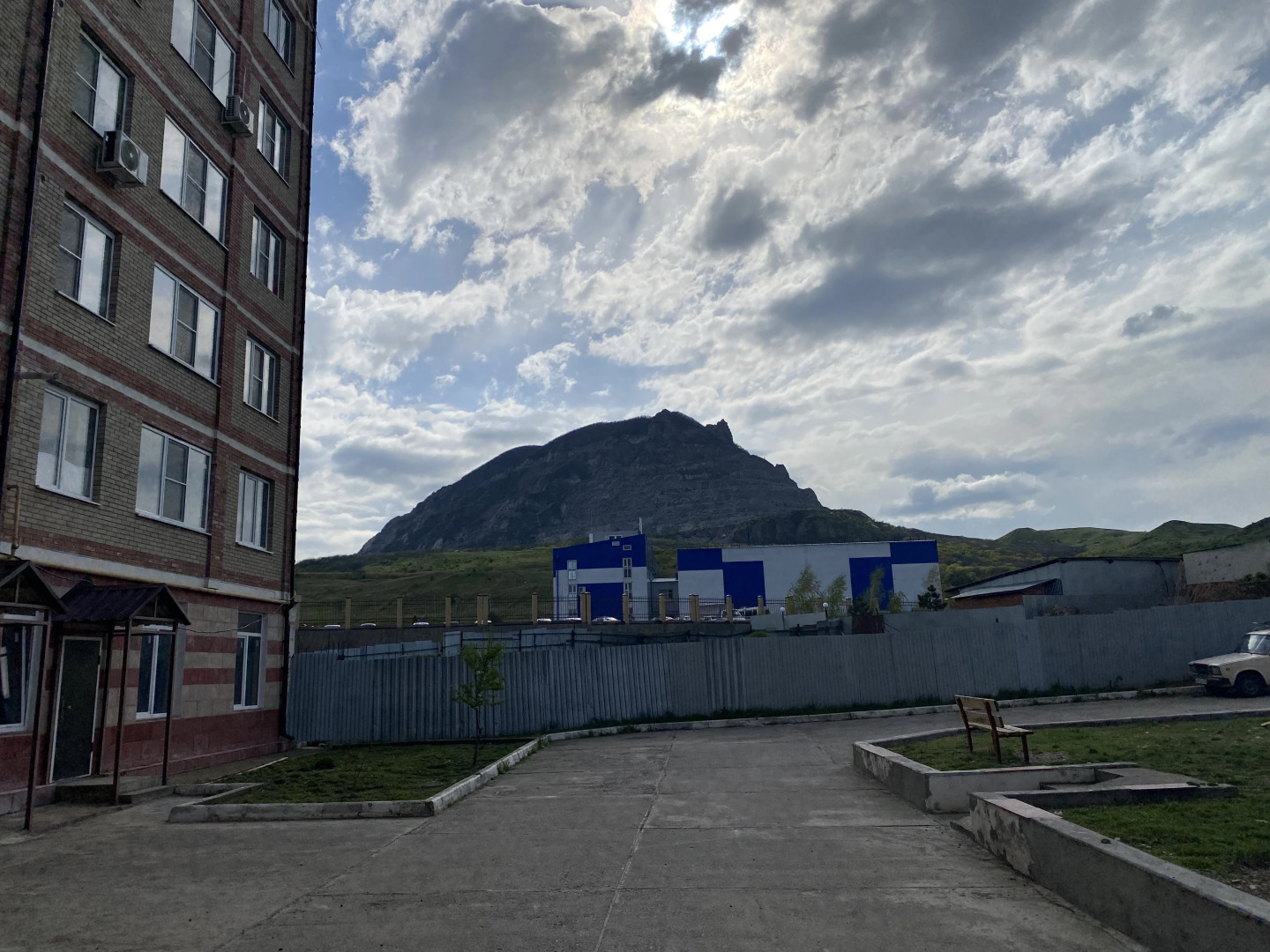 Апартаменты с видом на гору Змейка