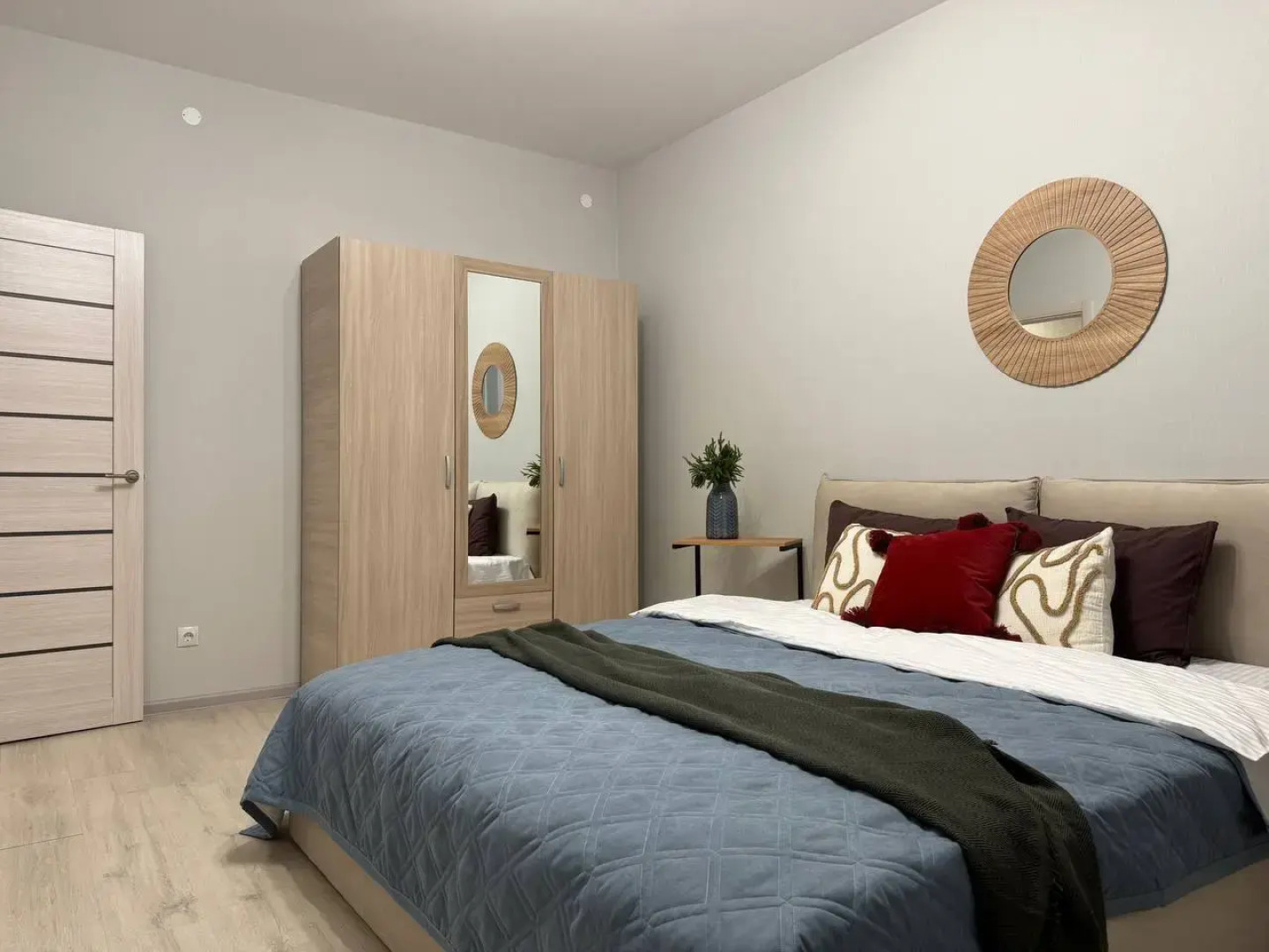 Квартира с видом на реку Великая