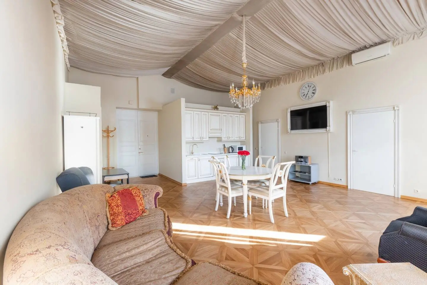 Апартаменты a.m. Rooms Neva Balcony (Angliyskaya Naberezhnaya)