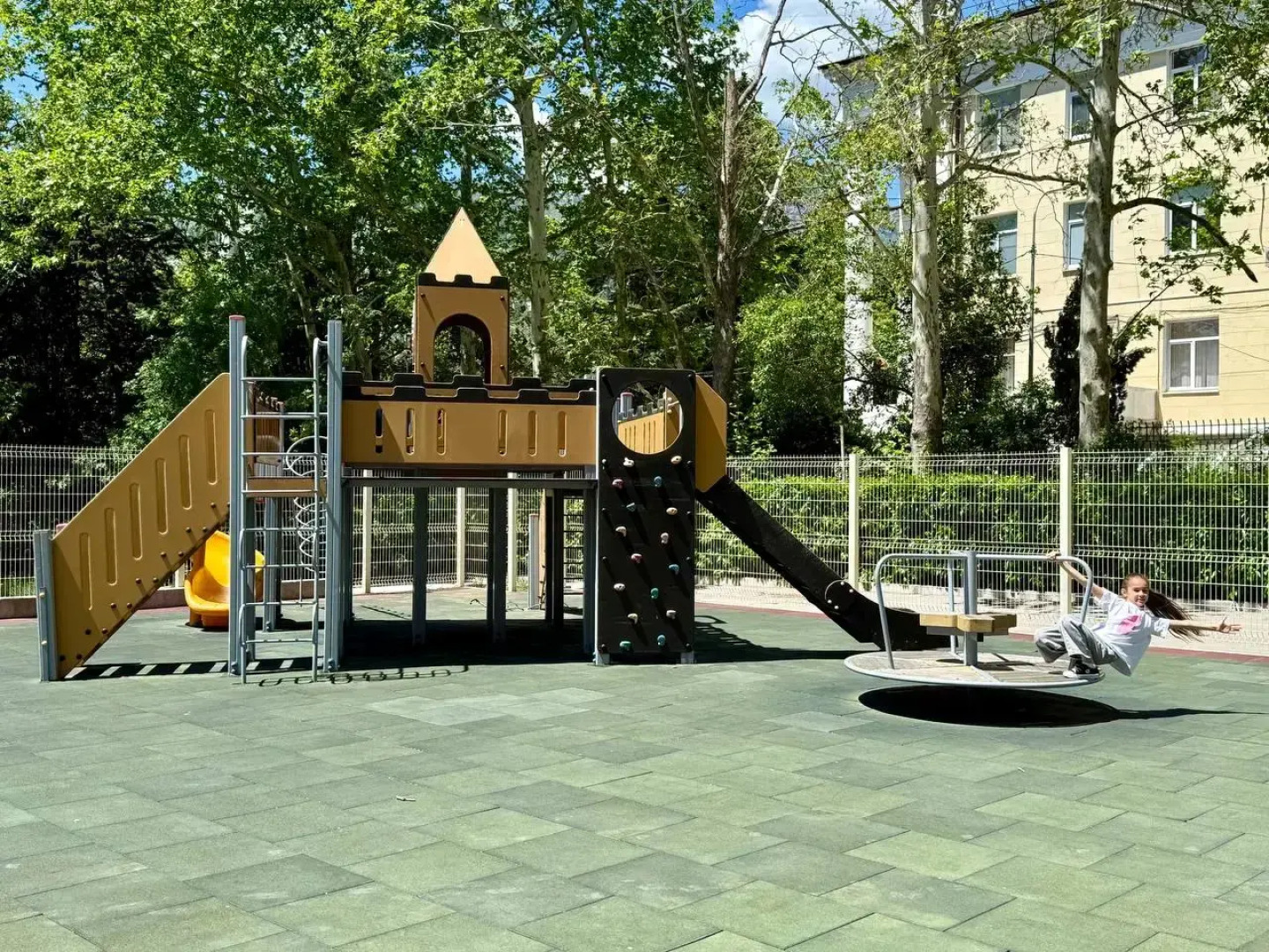 Московский квартал, Ялта