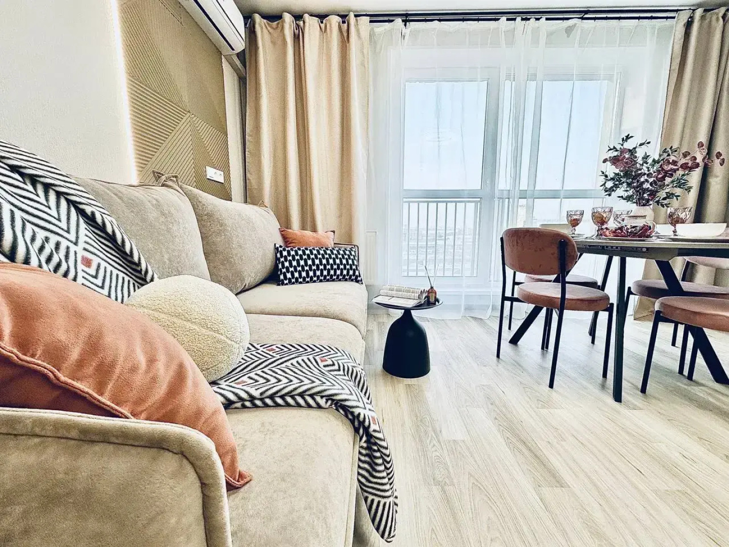 Квартира Поделам Просторная  с видом на озеро