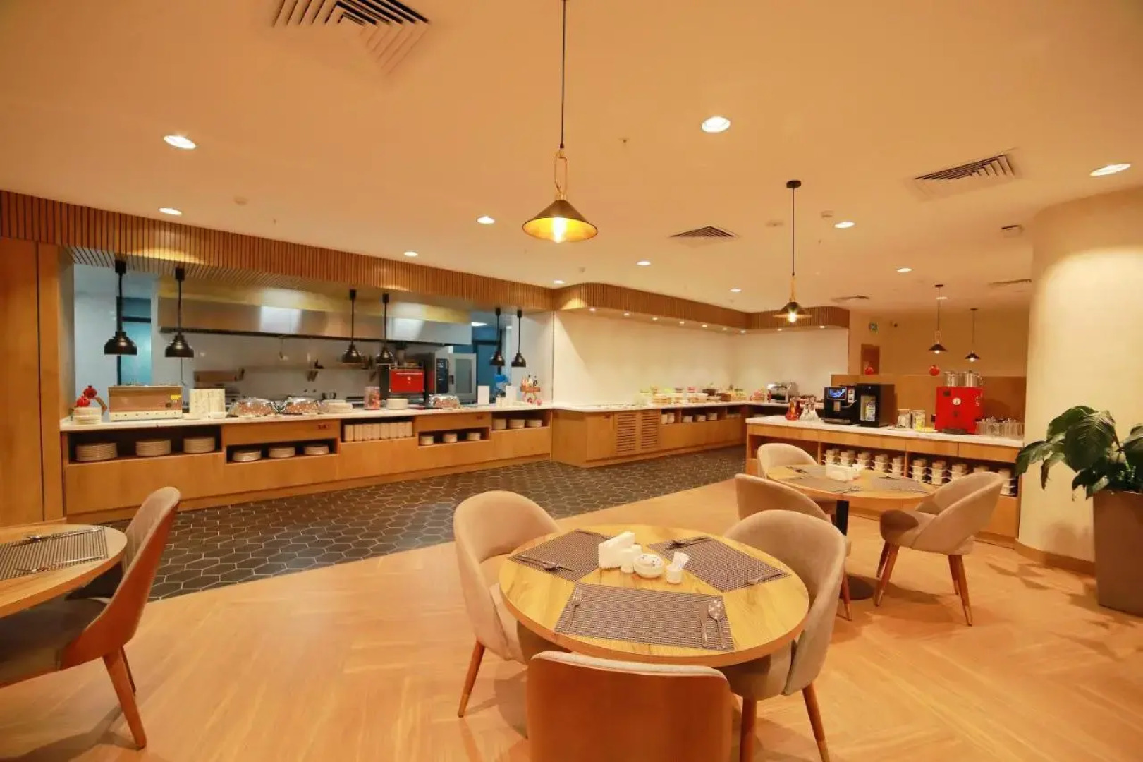 Отель Hilton Garden Inn Termez Airitom