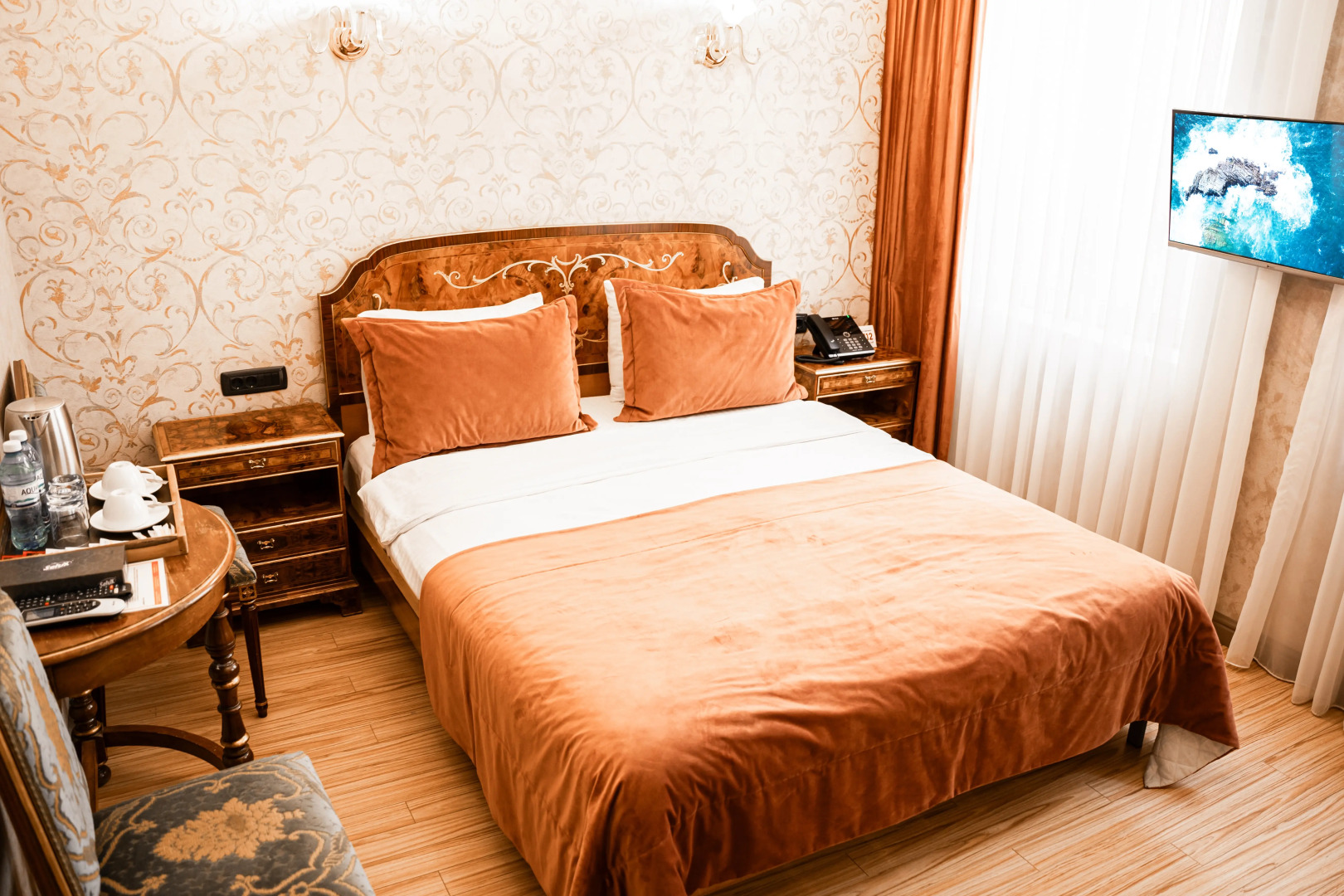 Отель West Inn Palace