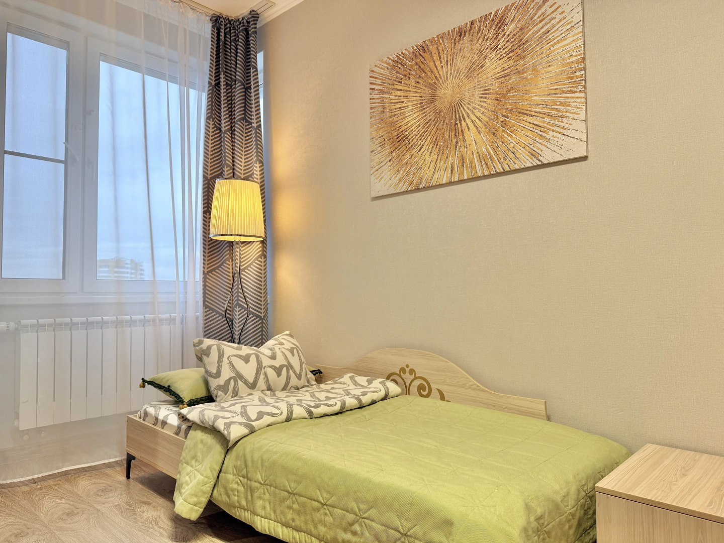 Жилое помещение 2-к квартира у метро Молодежная с яркими закатами