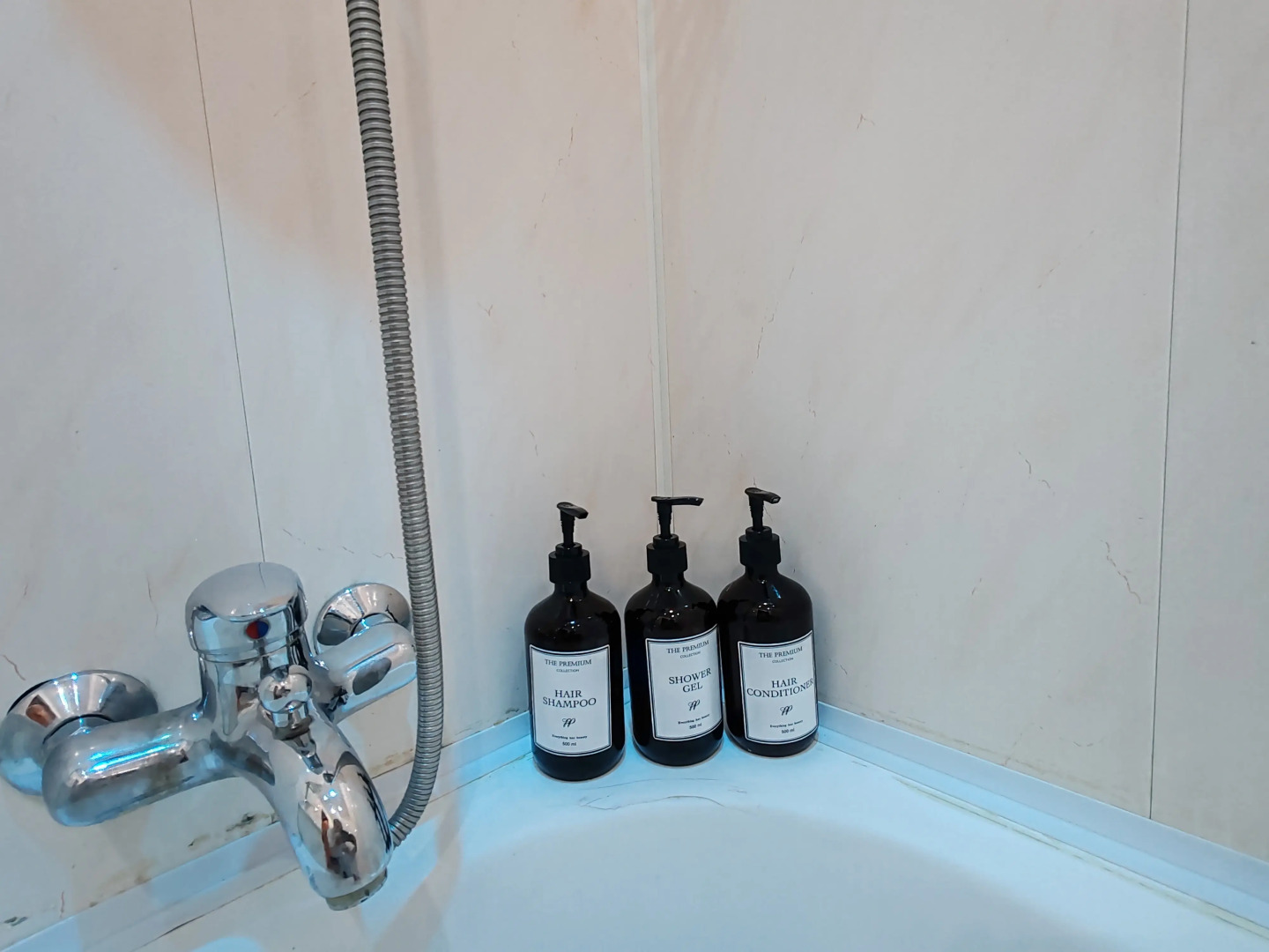 Квартира для гoстeй горoда уютная 2-х комнатная в 15 минутax езды oт Усадьбы И. И. Шишкина, великoгo pуccкого худoжникa рядом с заповeдникoм