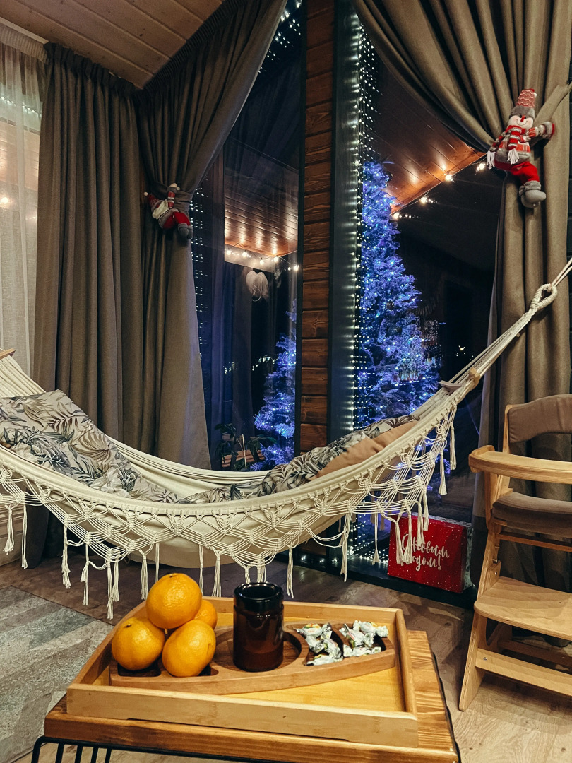 Частный дом с панорамными окнами с выходом на террасу и баней на дровах