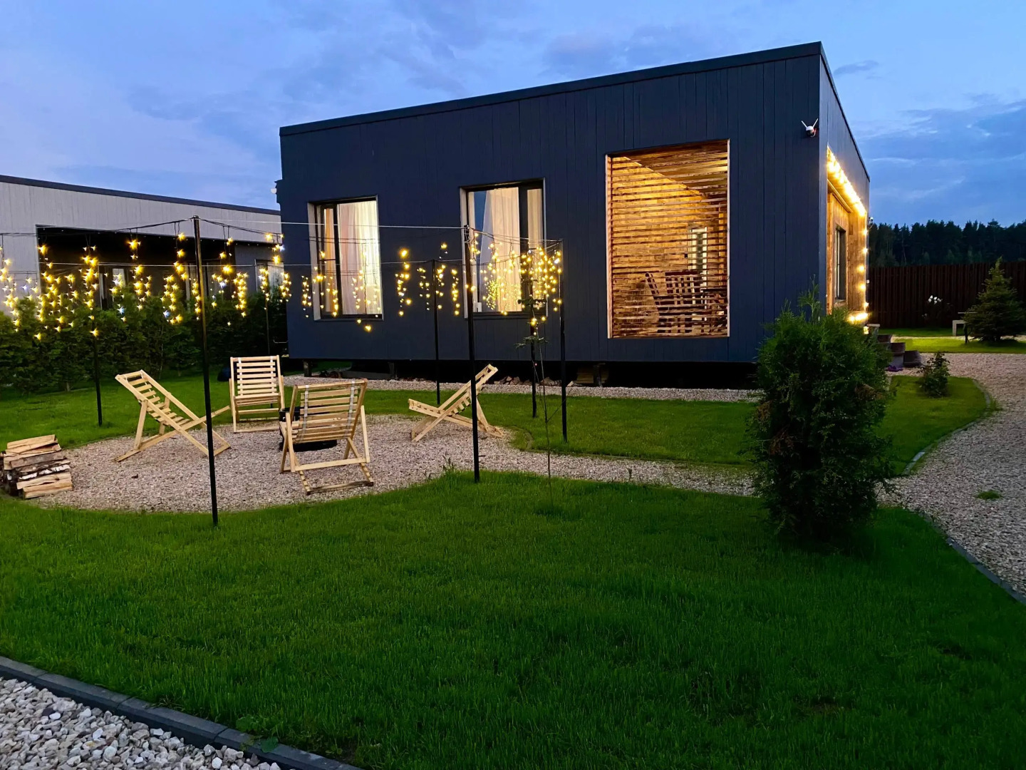 Частный дом дизайнерский великолепной уличной территорией