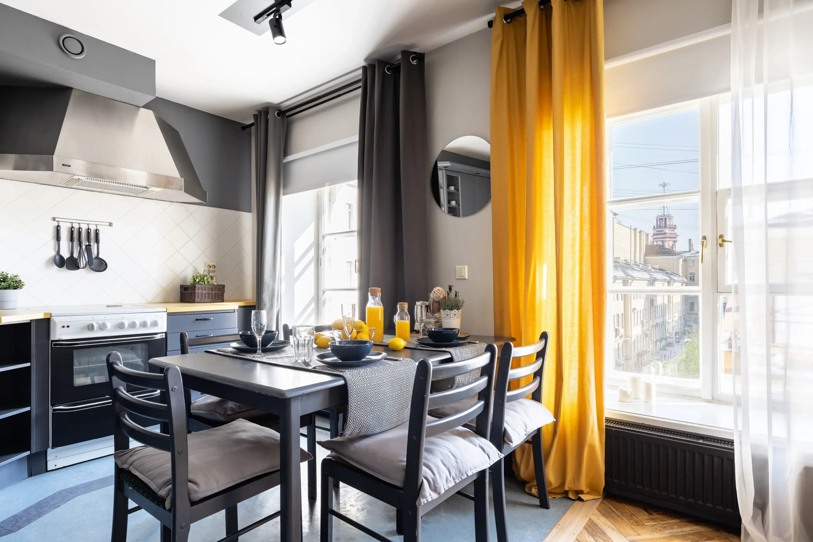 Апартаменты Двухуровневые Little Italy 140 кв.м с видом на собор