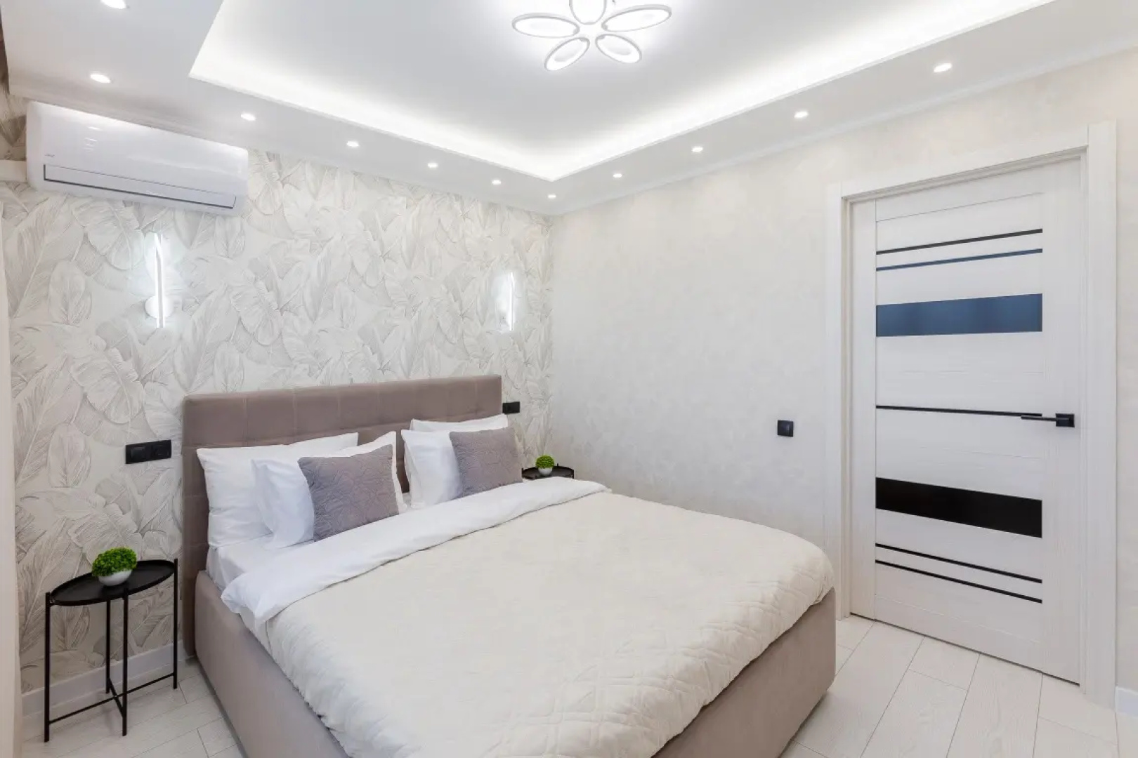 Апартаменты Уютные Апарты RentPlaza 1 с Красивым Видом