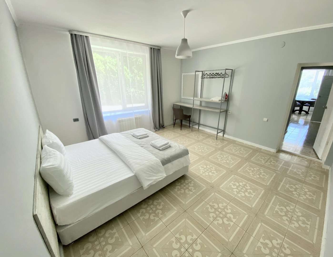 Апарт-отель F1 с бассейном