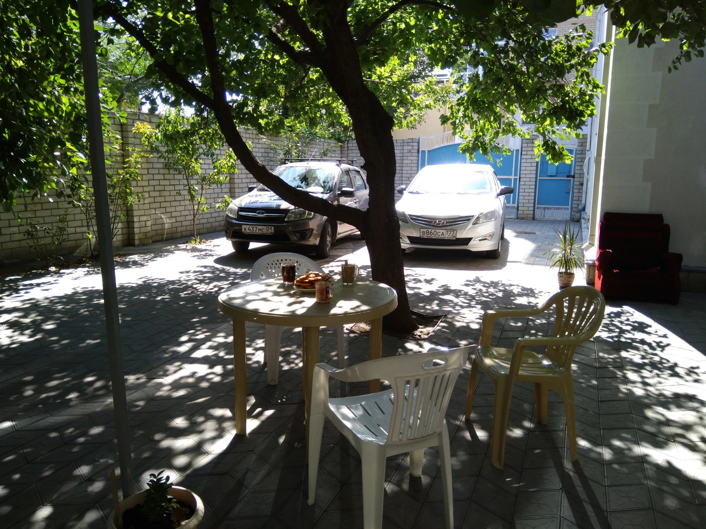 Svoi Lyudi Guest House