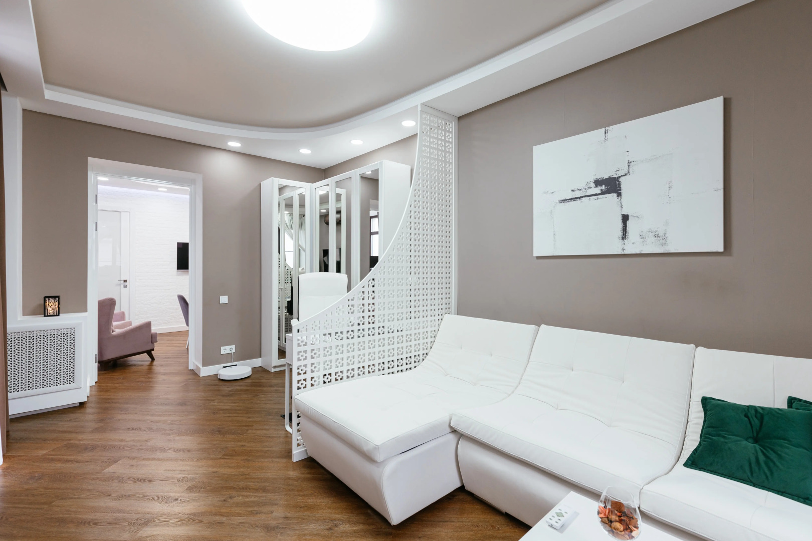 Апартаменты ROOM ROUR с видом на МОСТ ВЛЮБЛЕННЫХ