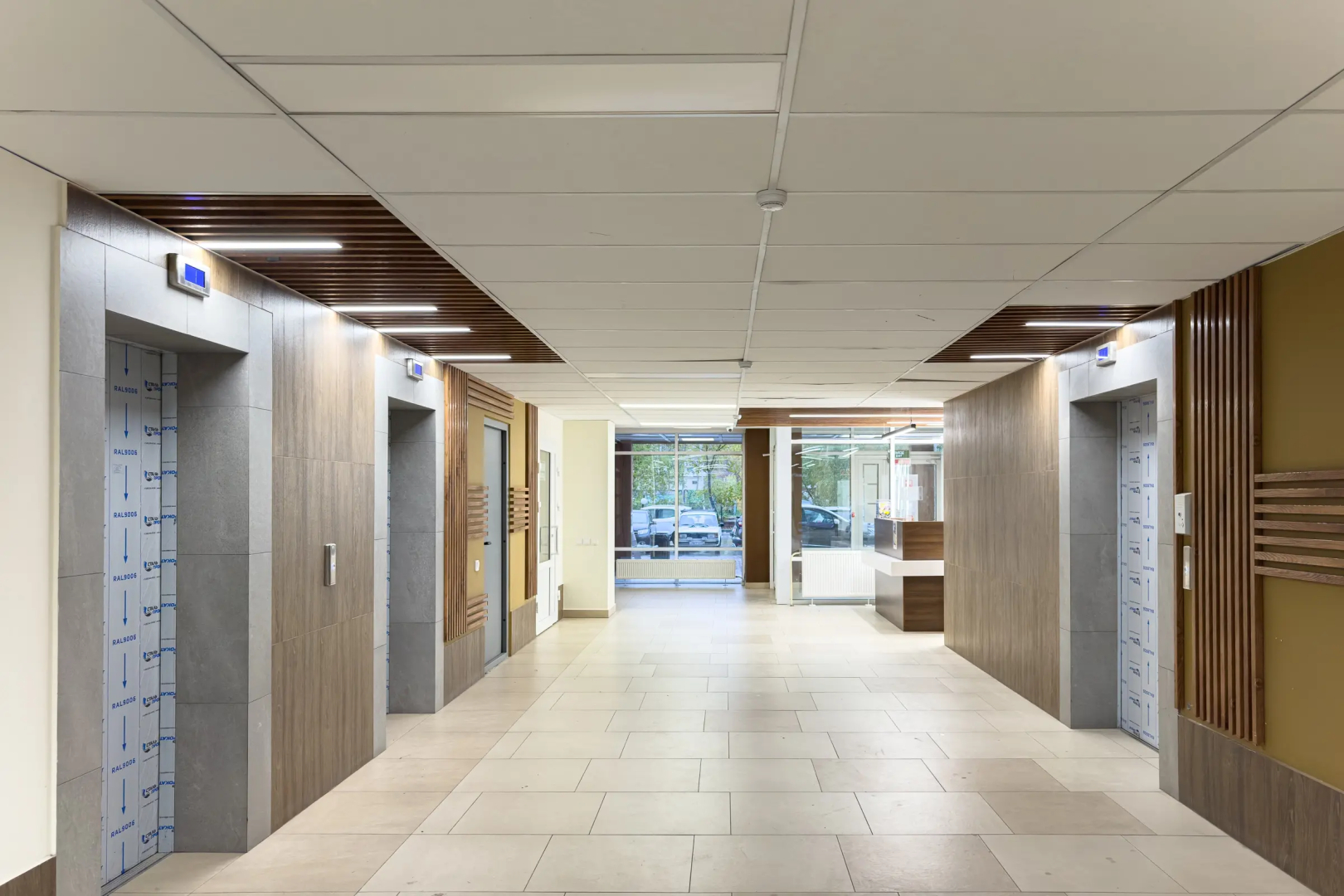 Апартаменты с панорамными окнами на набережной реки