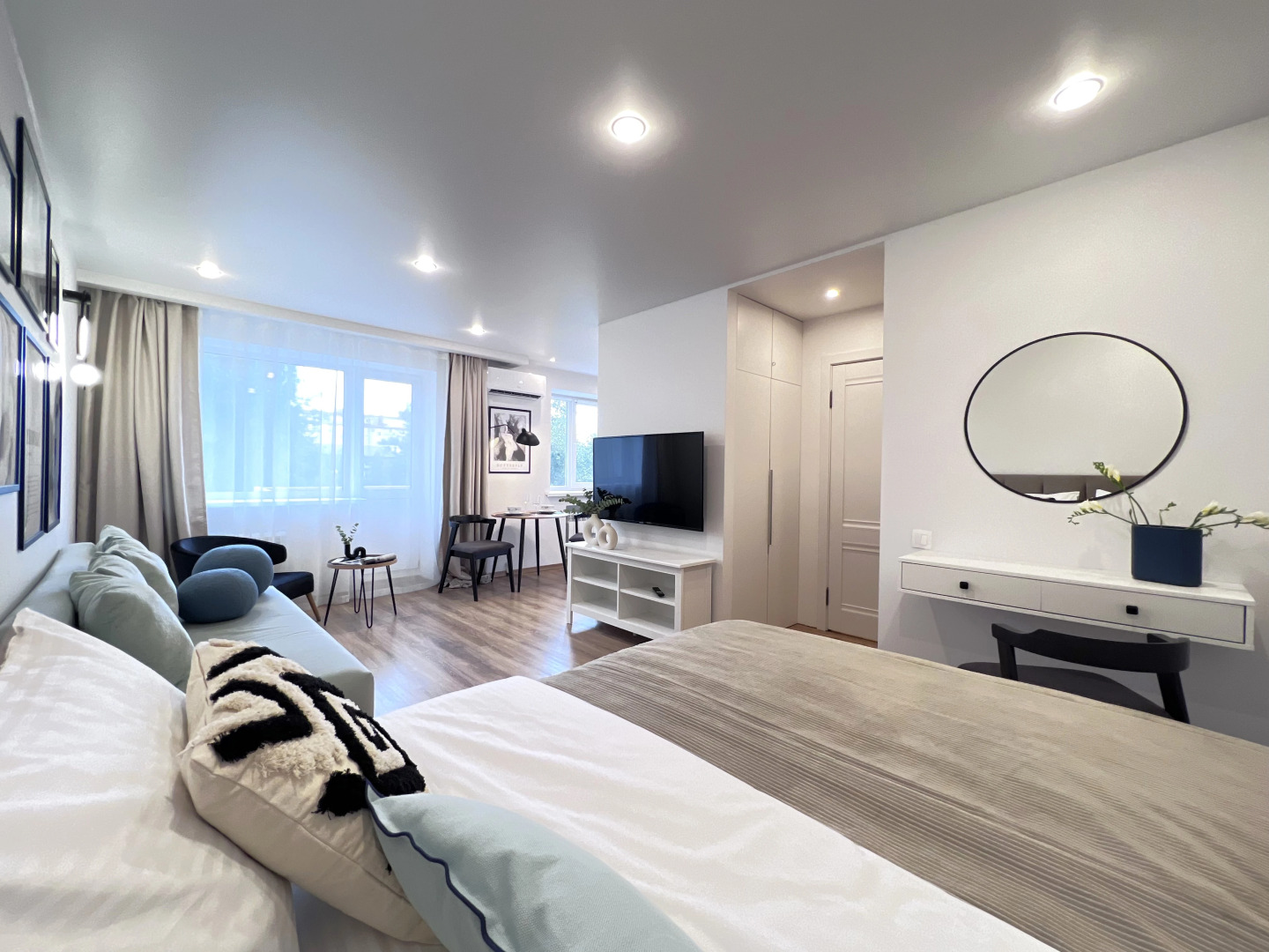 Квартира ИСТОРИЧЕСКИЙ ЦЕНТР И АТМОСФЕРА ПАРИЖСКОГО СТИЛЯ