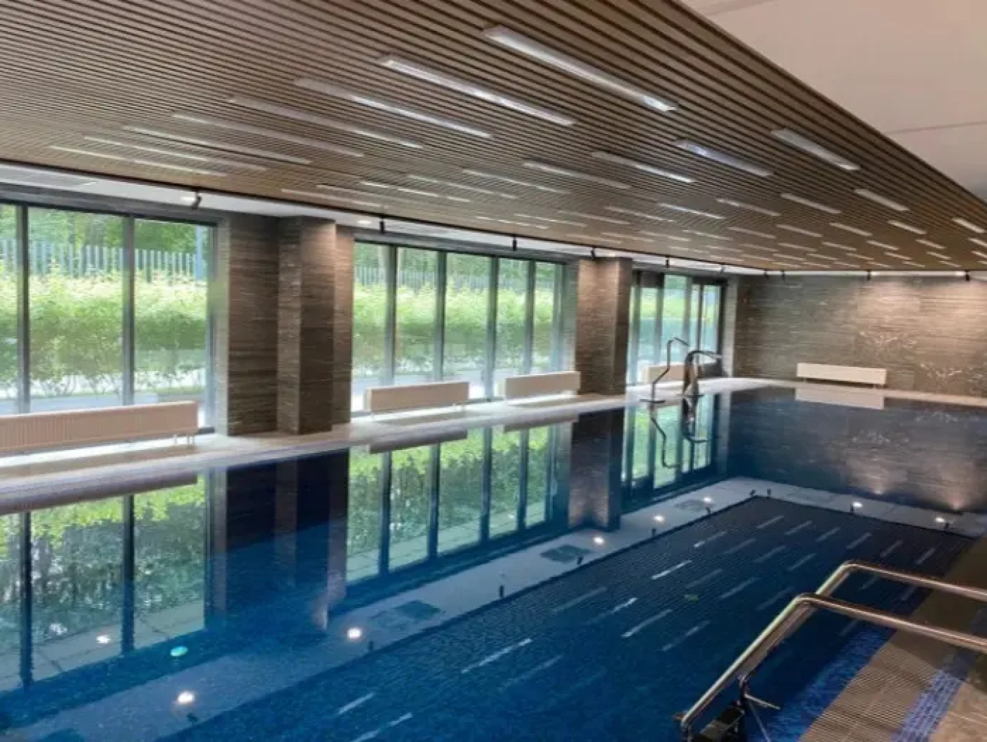 Апартаменты в комплексе с бассейном набегу Финского залива