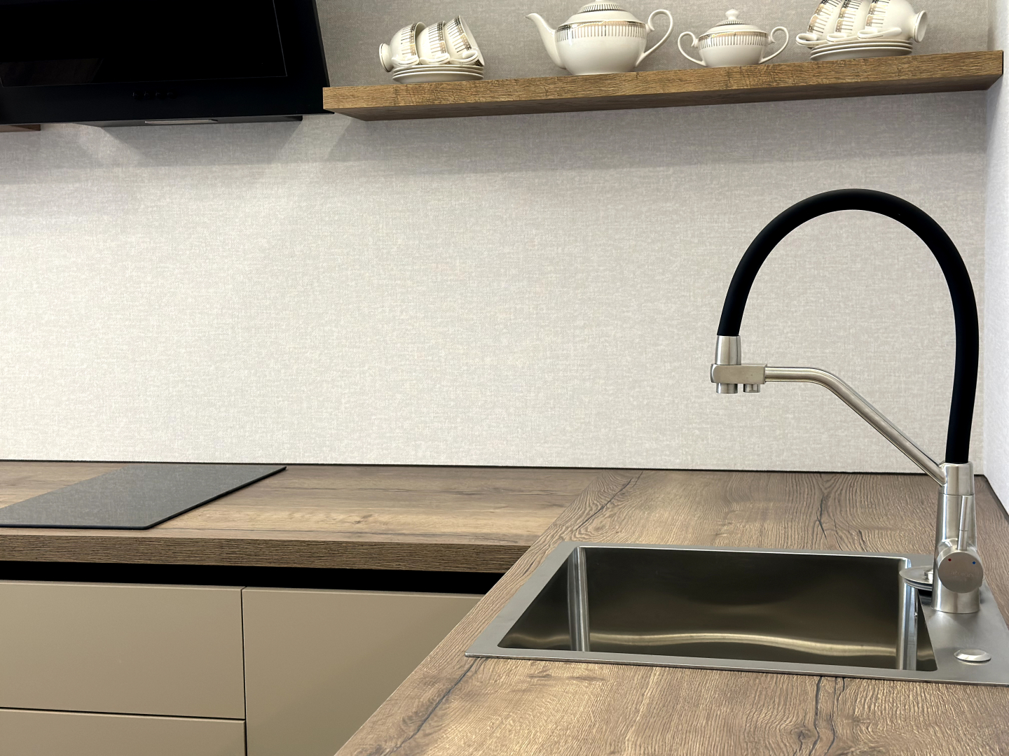 Апартаменты "Эленика" Двухкомнатая квартира в Махачкале с видом на озеро и мечеть