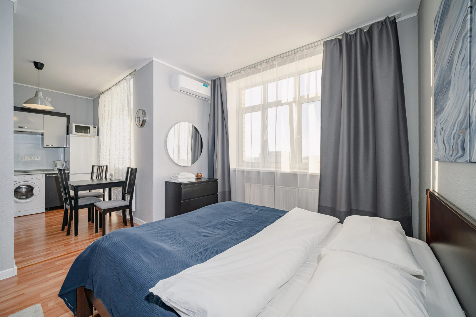 Апартаменты студия Rooms-ekb с видом на город (25 этаж)