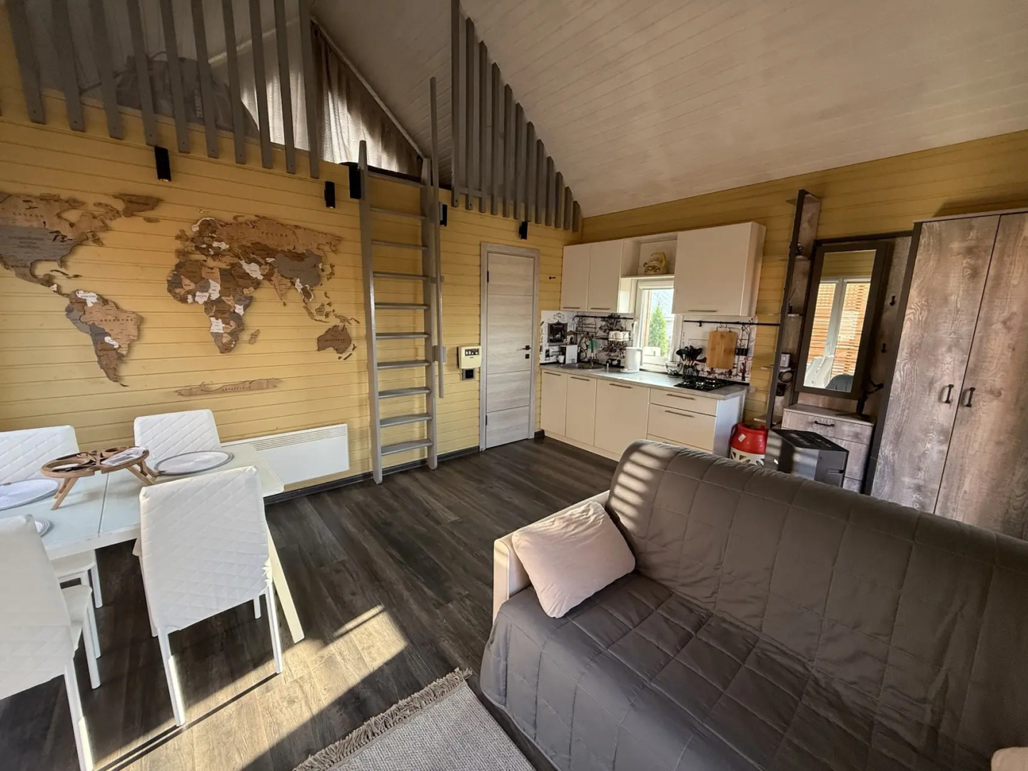 Частный дом Hill House Positive