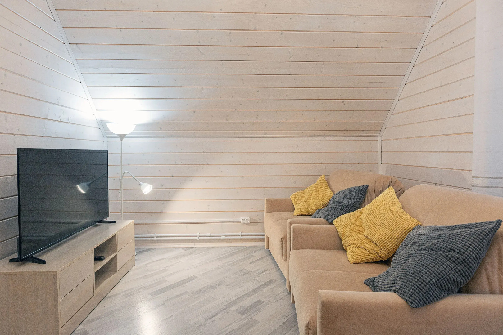 Частный дом WhiteyHouse половина 2