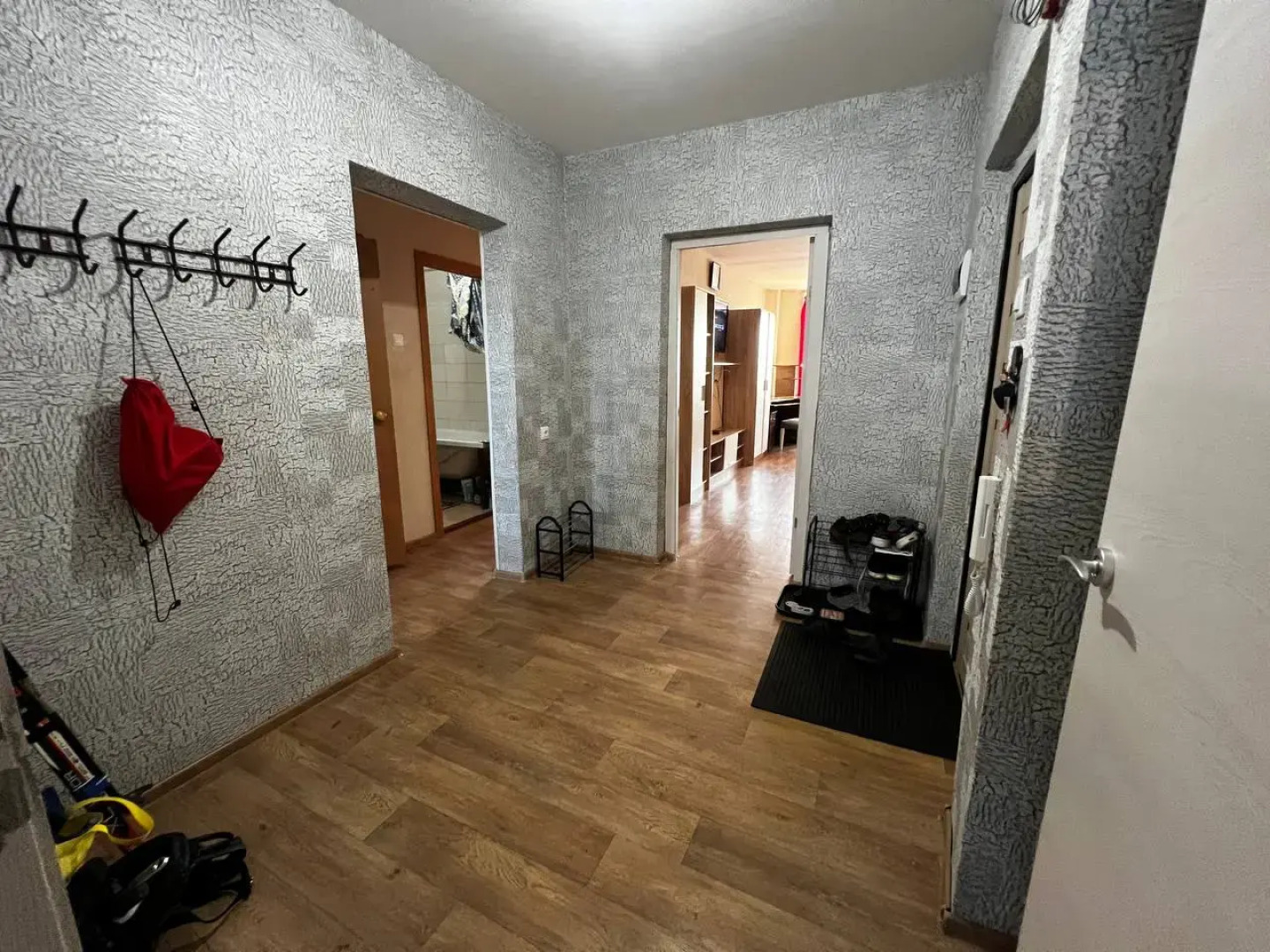 Апартаменты Просторная 3-к на Квартал Первомайском