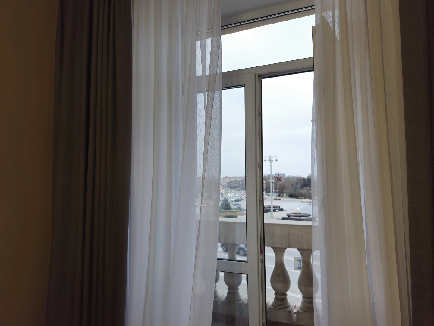 Апартаменты Люкс с Видом на Площадь Победы