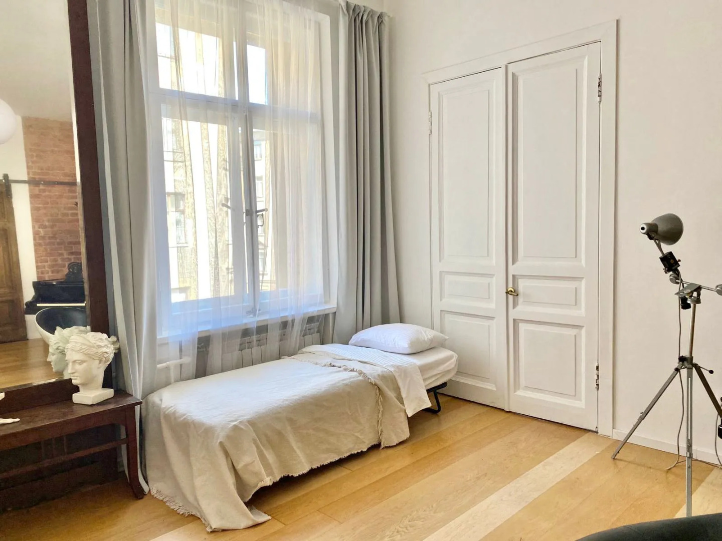 Квартира Art Tolstoy House