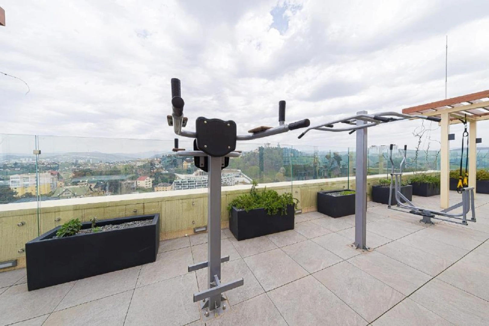 Апартаменты у Дендрария в ЖК Метрополь на самом высоком этаже, где есть бассейн