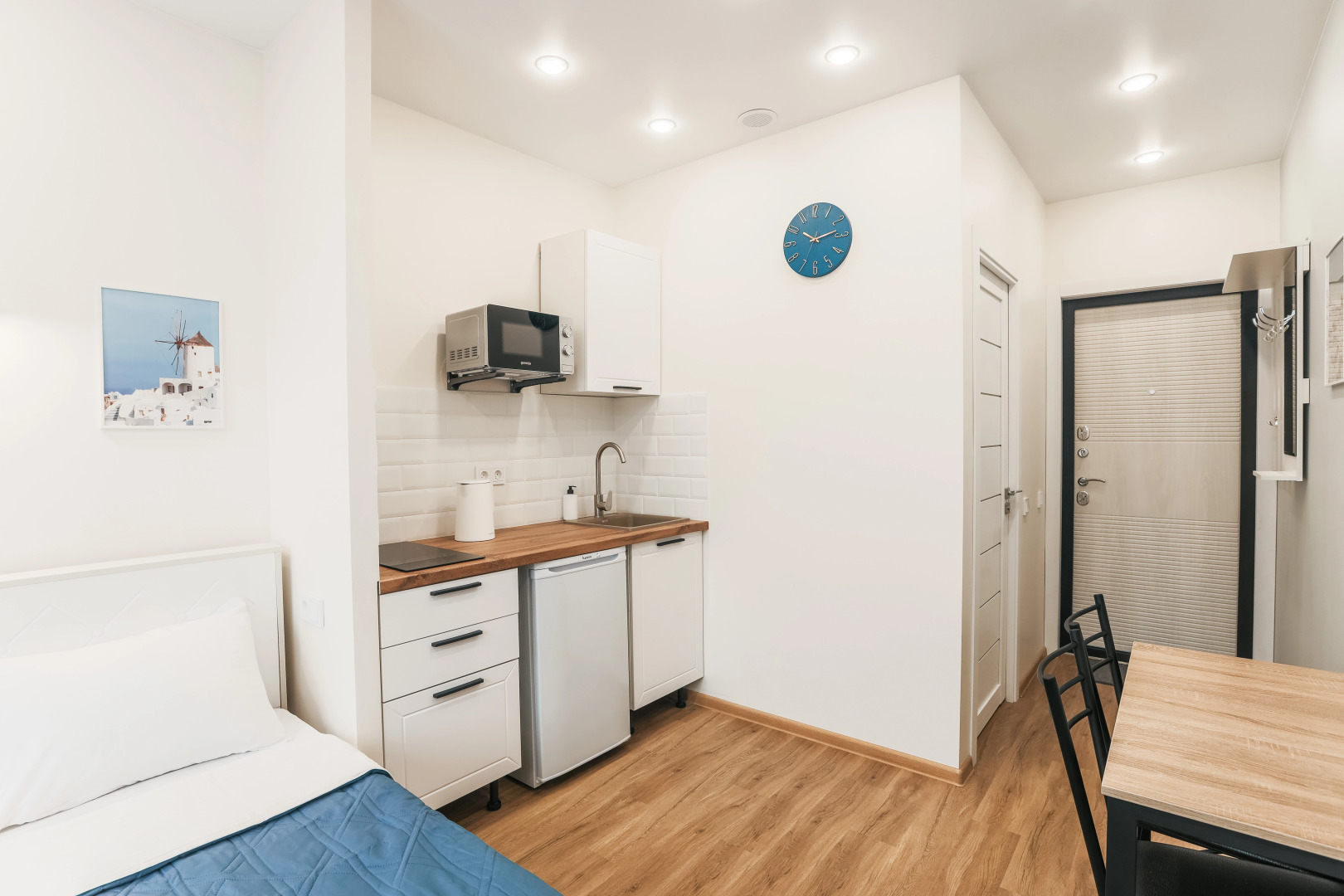 Апартаменты Санторини возле Аэропорта на 2 Гостей