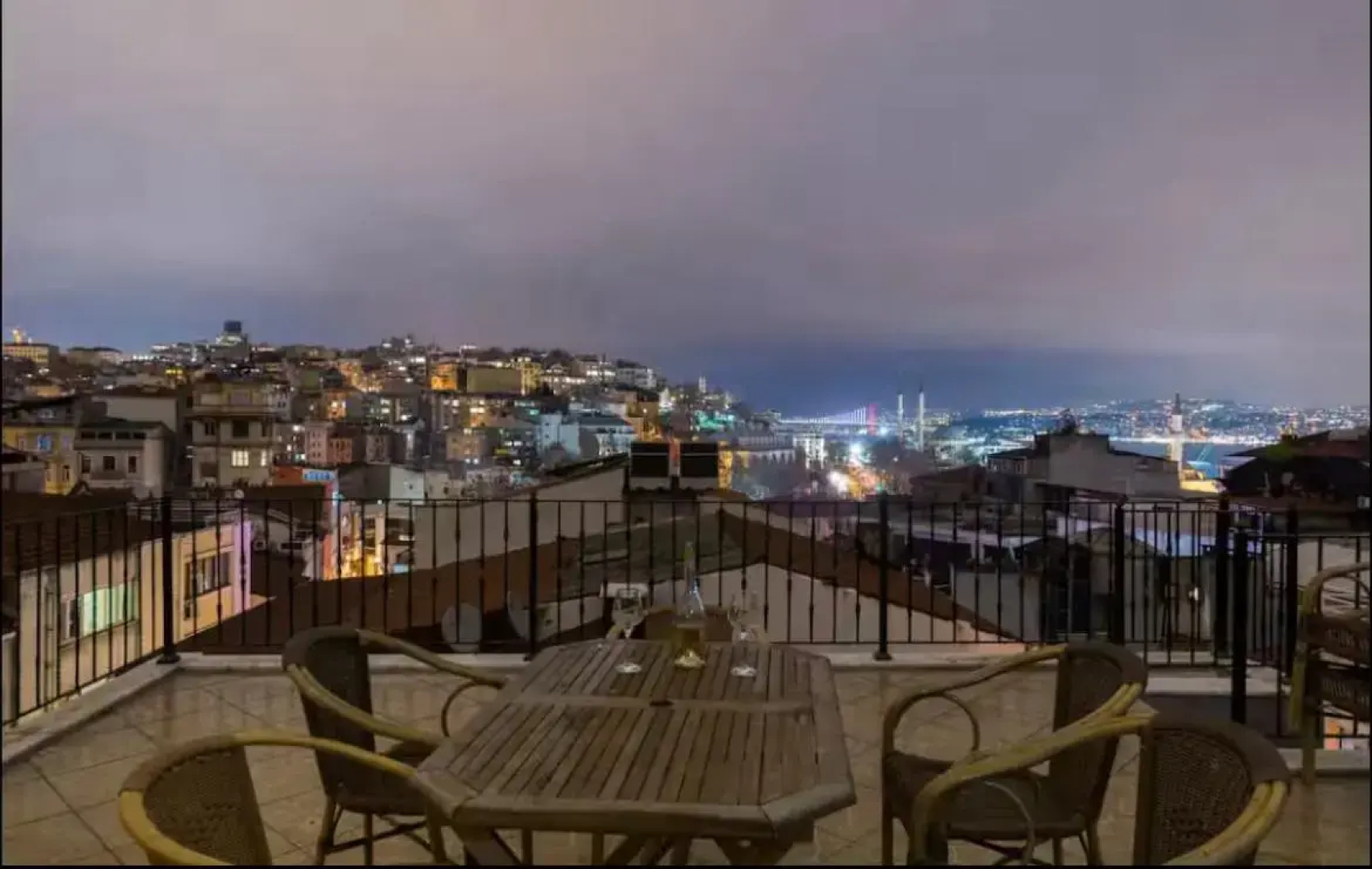 Апартаменты Cozy house with a crazy Bosphorus view on a shared terrace
