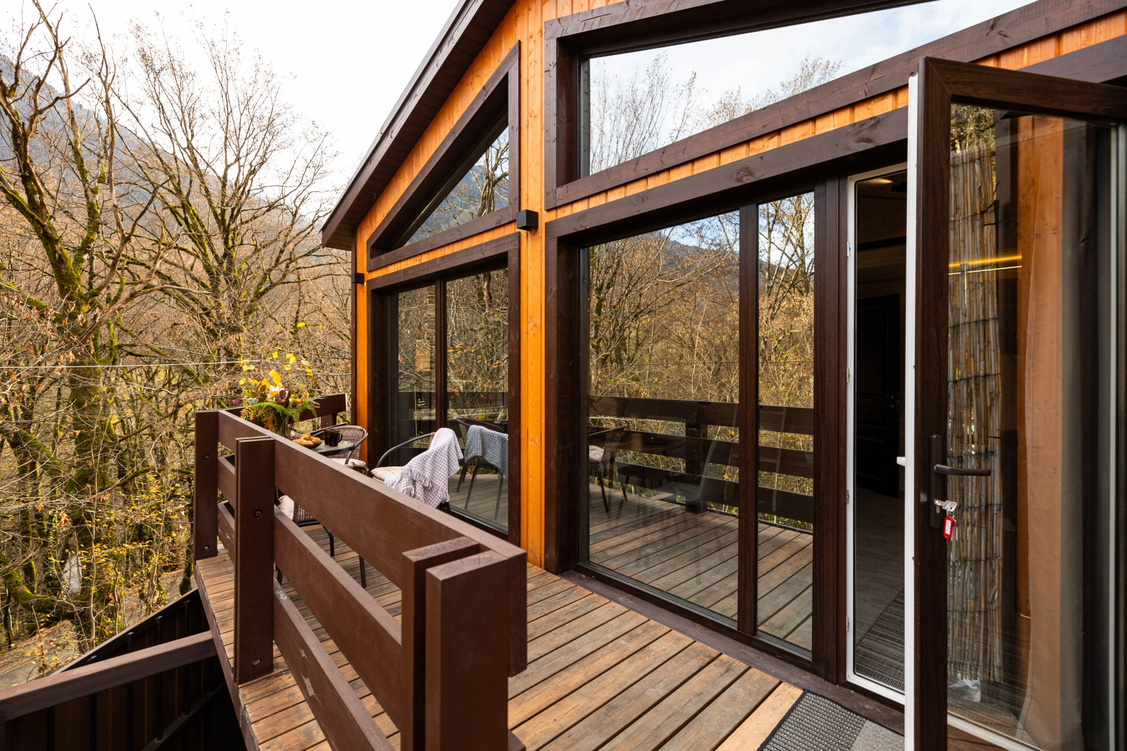 Частный дом Домик в лесу