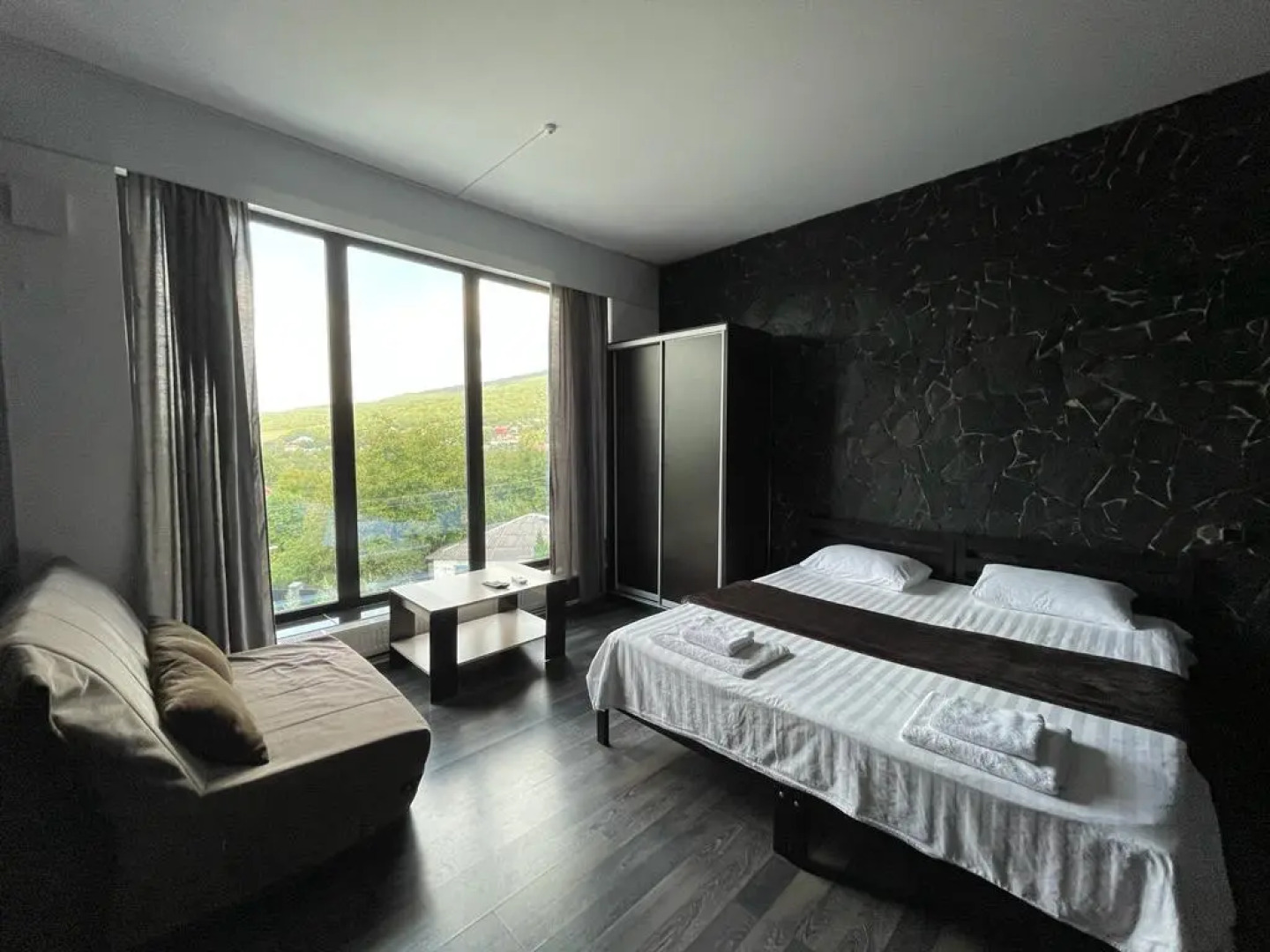 Отель Черная скала