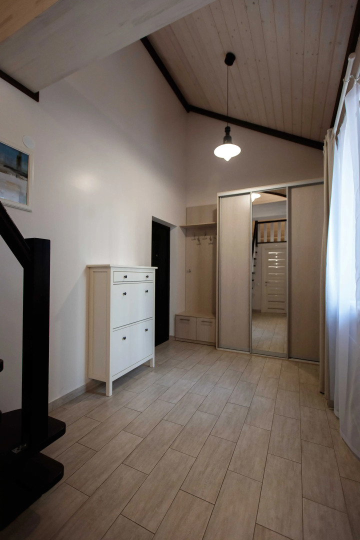 Апартаменты двухуровневые с балконом