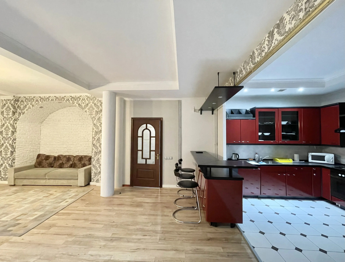 Апартаменты 4-комнатные HomeApart Володарского, 18