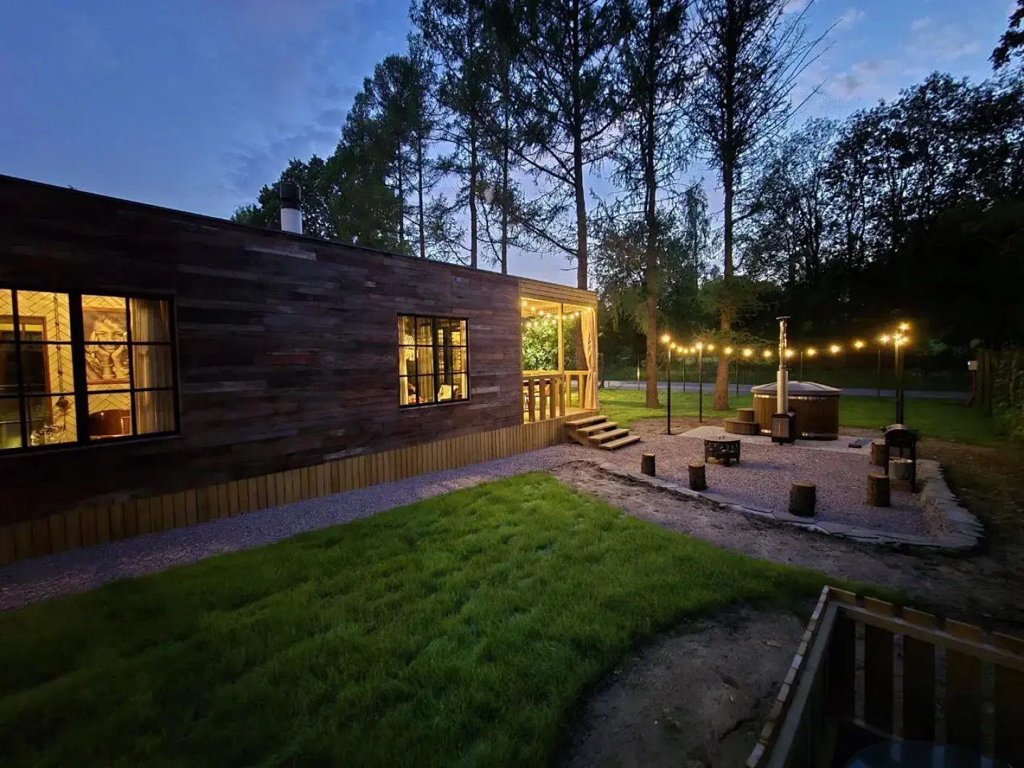 Частный дом Коттедж Шапки Дача Love story с камином