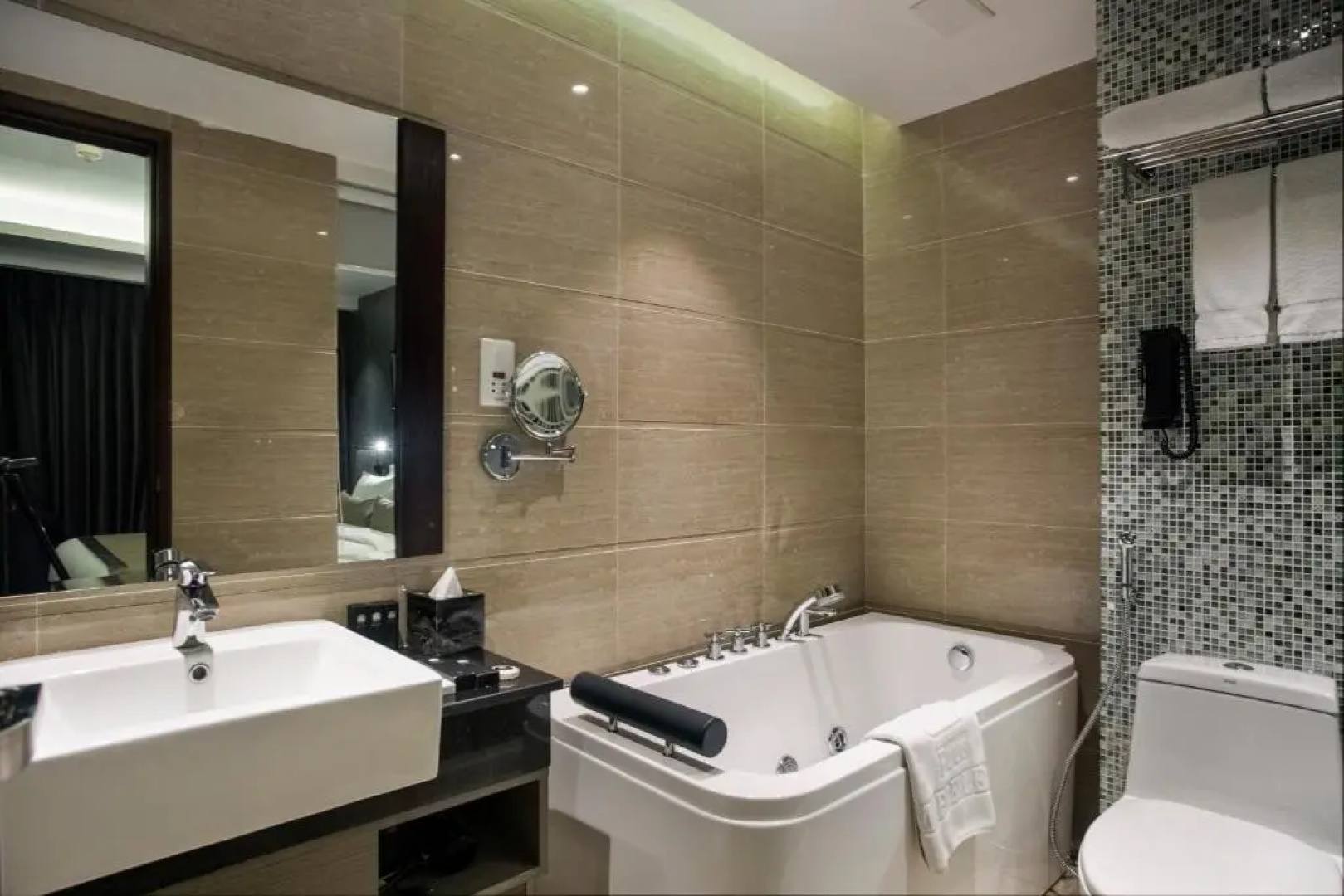 Отель Best Western Plus Maple Leaf